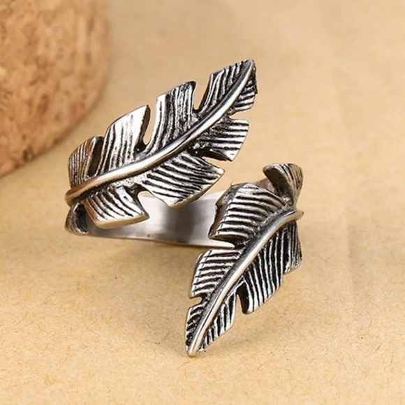 Jewelry - Leaf adjustable Women’s Ring